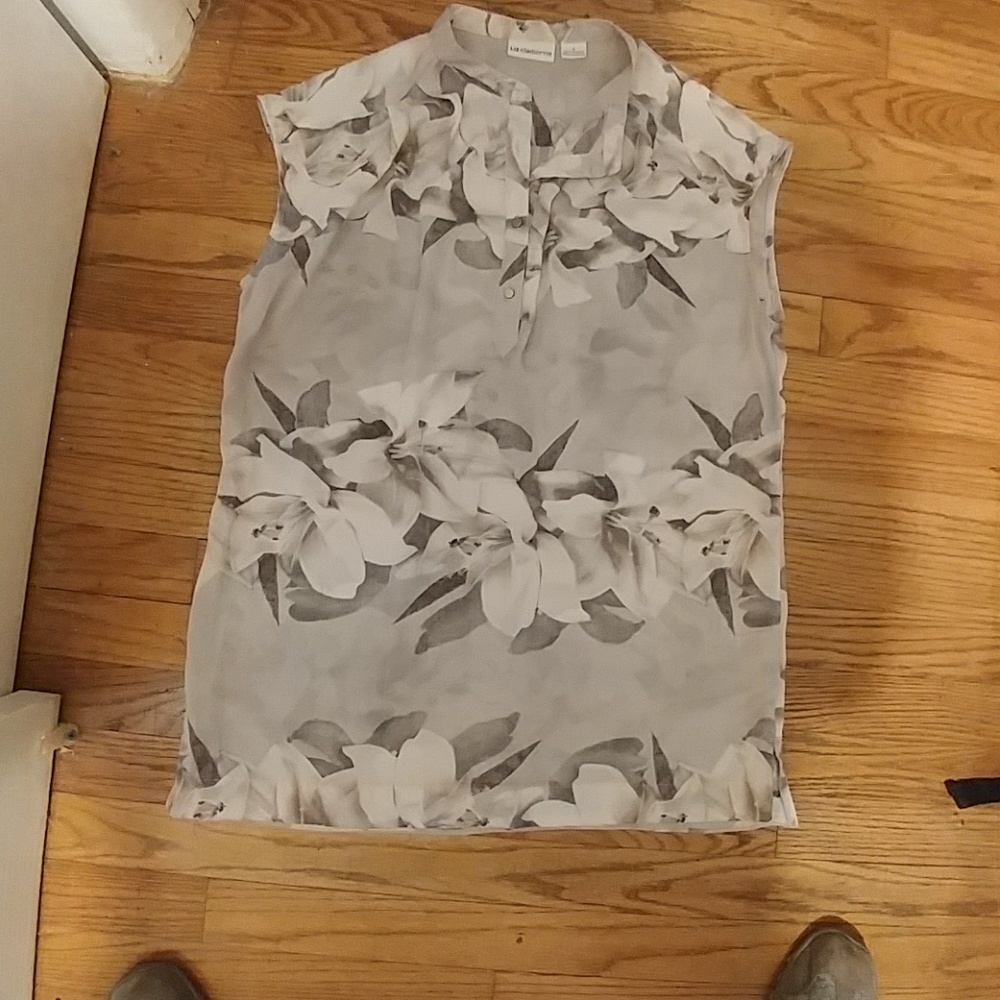 Light gray sleeveless blouse with flowers